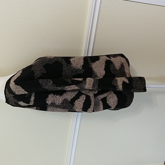 🆕 Greige Dolman Sweater - Picture 2 of 5